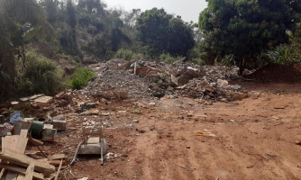 Lixão no Residencial Glória: moradores esperam providências sobre descarte irregular em terreno baldio