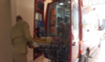 Mãe agride o filho para se defender; homem morre no hospital