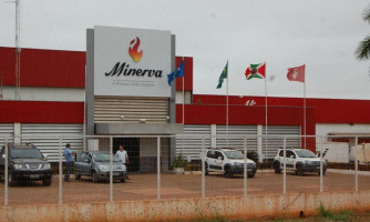 Minerva Foods e outros frigoríficos suspendem operação para lidar com alta do boi e demanda fraca no Brasil