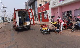 Motorista invade preferencial no centro da cidade e deixa motociclista ferido