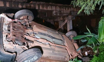 Motorista perde controle e cai da ponte na Manoel F. Pereira