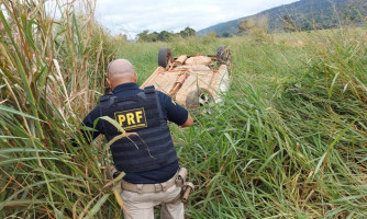 Motorista perde controle e capota carro na BR 174 B sentido à Vila Bela