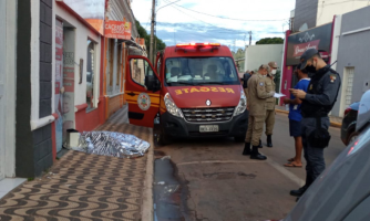 Mulher sofre infarto e morre no meio da rua em Cáceres