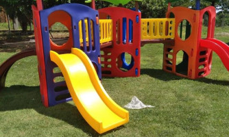 Prefeitura de Nova Lacerda implementa playgrounds em creches e escolas do município