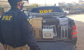 PRF prende condutor com mais de 200 garrafas de vinho sem nota fiscal em Comodoro