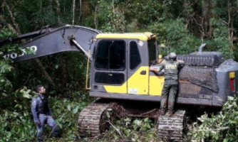 Regional da Sema de Cáceres apreende escavadeira usada para desmatamento ilegal em Pontes e Lacerda