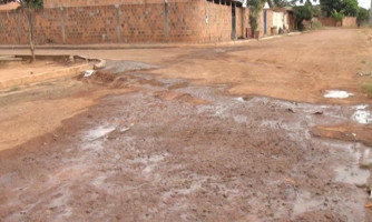 Residencial Tuiuiú não tem saneamento básico. Moradores convivem com mau cheiro e sujeira