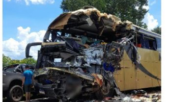 Sete pessoas morrem em acidente entre carreta e ônibus na BR-174 em MT