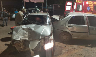 Vítima fica presa às ferragens após acidente violento, em Cáceres