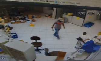 Vulgo Risadinha é flagrado por câmeras de segurança ao furtar papelaria e Agência dos Correios em Pontes e Lacerda