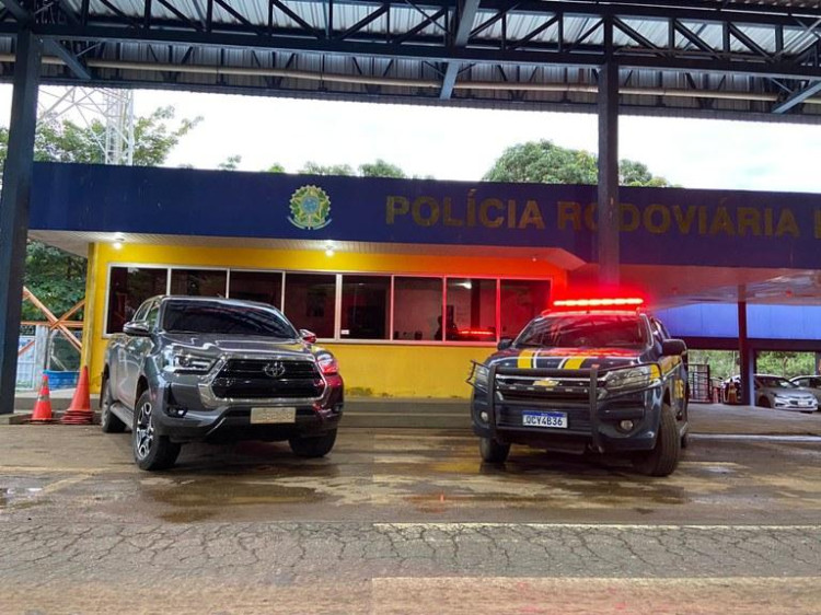 Caminhonete roubada é recuperada pela PRF em Cáceres (MT)