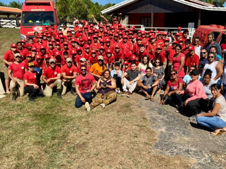 1° Campo de instrução com os alunos do Projeto Bombeiros do Futuro foi realizado em Comodoro no último final de semana