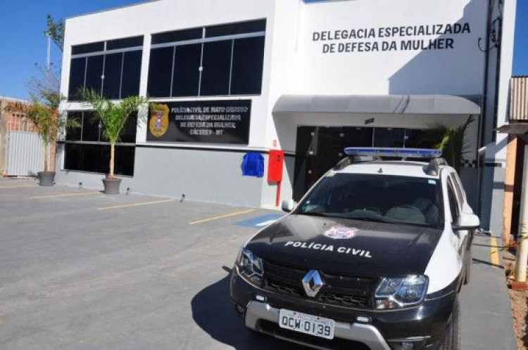 Casal é preso após filho de 1 ano morrer em Cáceres: “Tinha lesões pelo corpo todo”, diz delegada