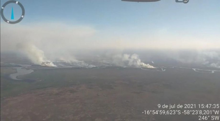 Corpo de Bombeiros Militar de Mato Grosso monitora incêndio florestal na Bolívia