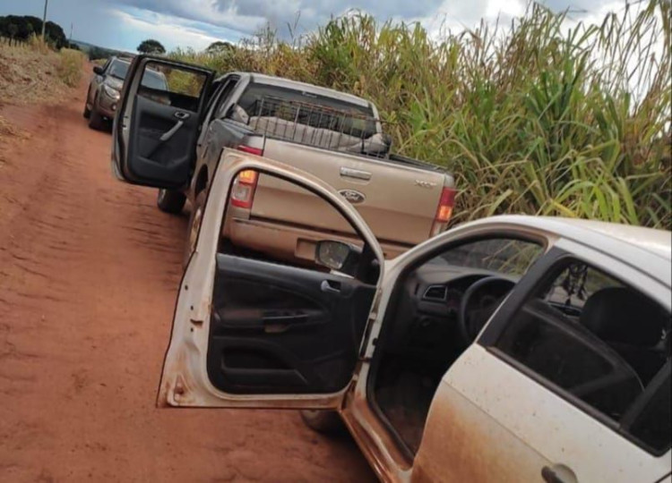 Gefron prende dois suspeitos e apreende 39 galos indianos de briga em Vila Bela da Santíssima Trindade
