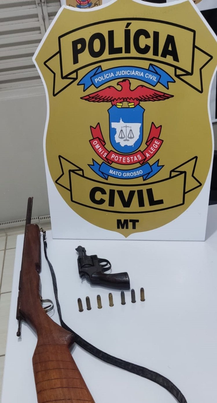 Mulher denuncia abusos e ameaças e marido é preso em flagrante com armas de fogo em Jauru
