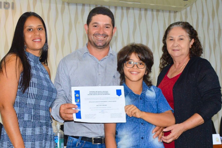 RECONHECIMENTO SOCIAL: Câmara homenageia Djon Brandão com título de cidadão Comodorense