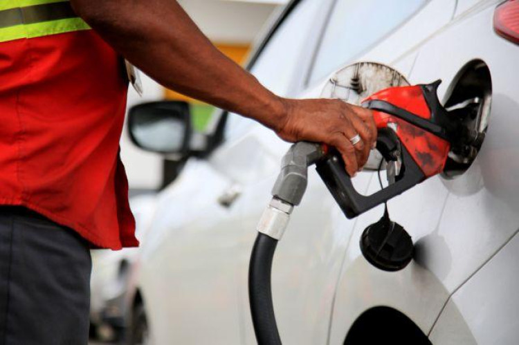 Petrobras reduz preço da gasolina em R$ 0,13 para distribuidoras