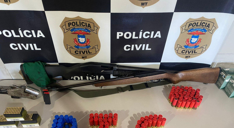 Polícia Civil apreende armas e munições em endereço de investigado por oito disparos contra veículo