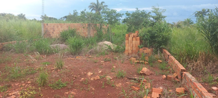 Sonho da casa própria: mulher compra madeira e ladrão furta, em Pontes e Lacerda