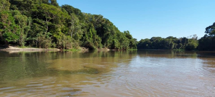 Bombeiros iniciam buscas de jovem desaparecido no Rio Sararé