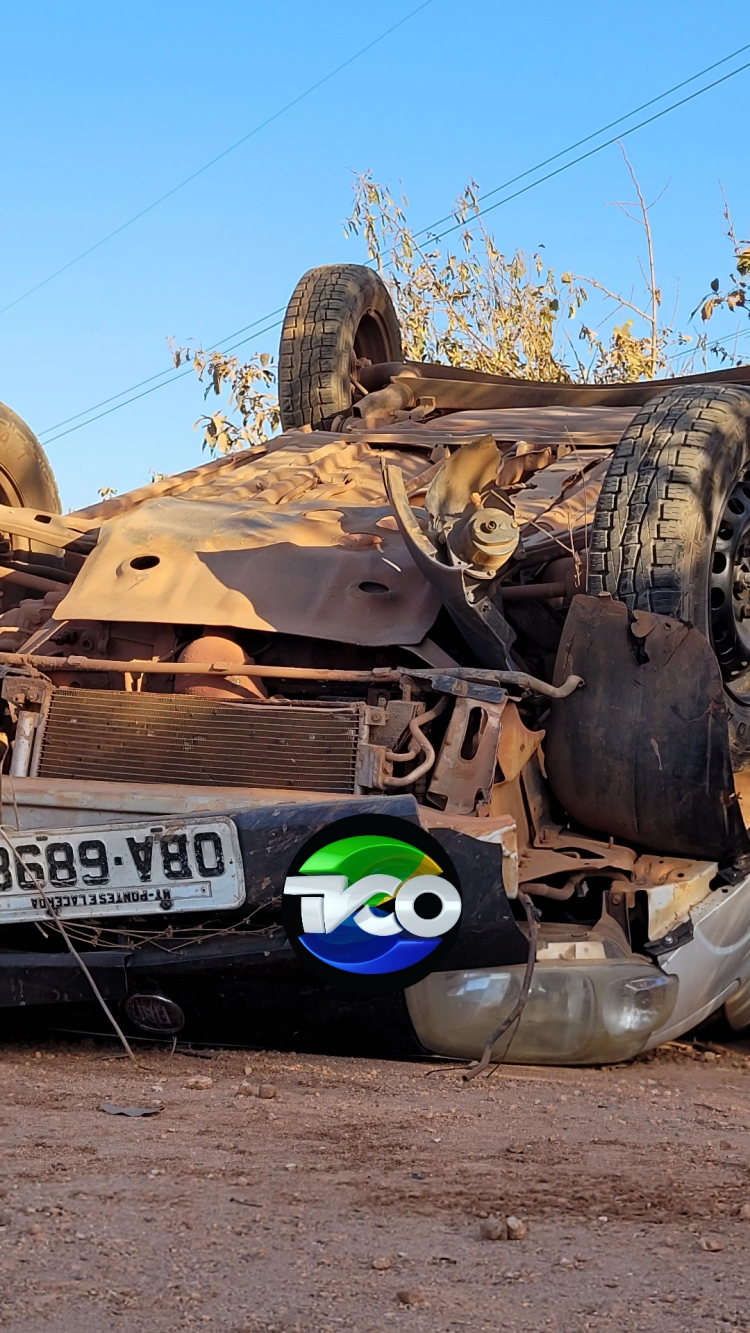 Condultor perde o controle do veículo e capota na estrada que dá acesso à comunidade Nossa Terra Nossa Gente