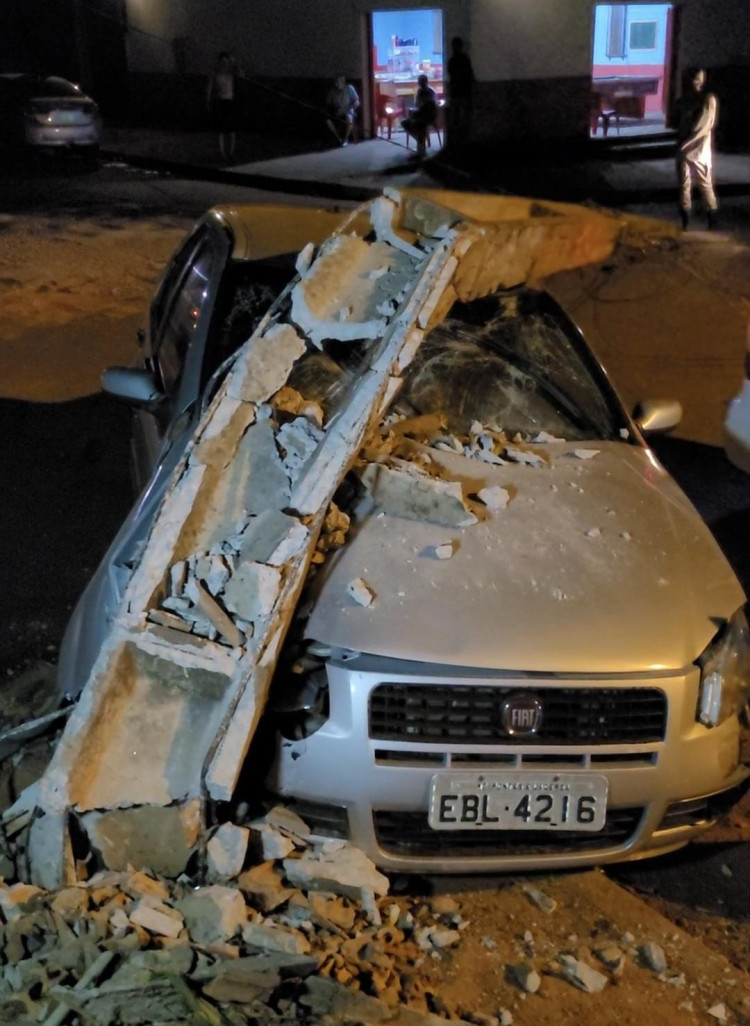 Mais um acidente: Motorista decide fazer teste em carro após sair da oficina bate em outro veículo e derruba poste em Pontes e Lacerda
