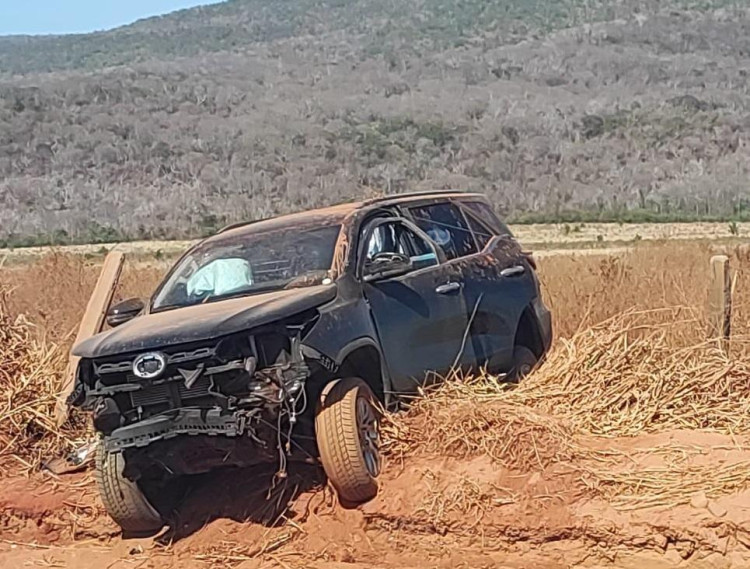 Caminhonete Hilux furtada em Cuiabá é localizada pela Polícia Civil na região de fronteira