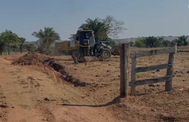 Vereadores de Vale de São Domingos denunciam uso de maquinários da Prefeitura em área particular