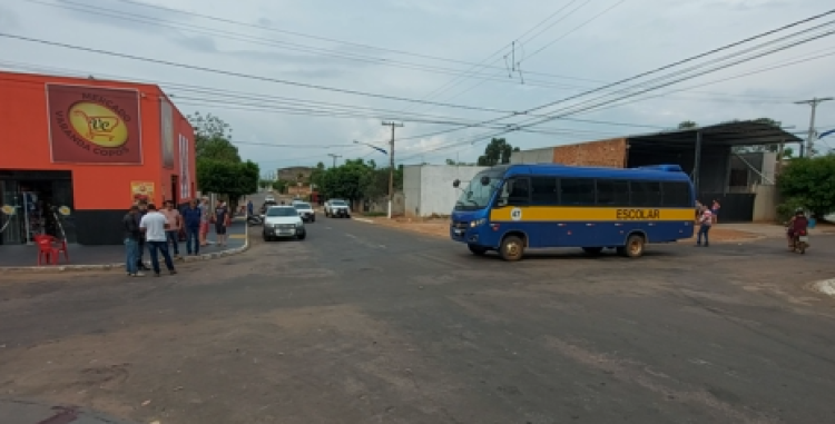 Motociclista é vítima de atropelamento por ônibus após invasão de preferencial, agravando a preocupação com a segurança no trânsito