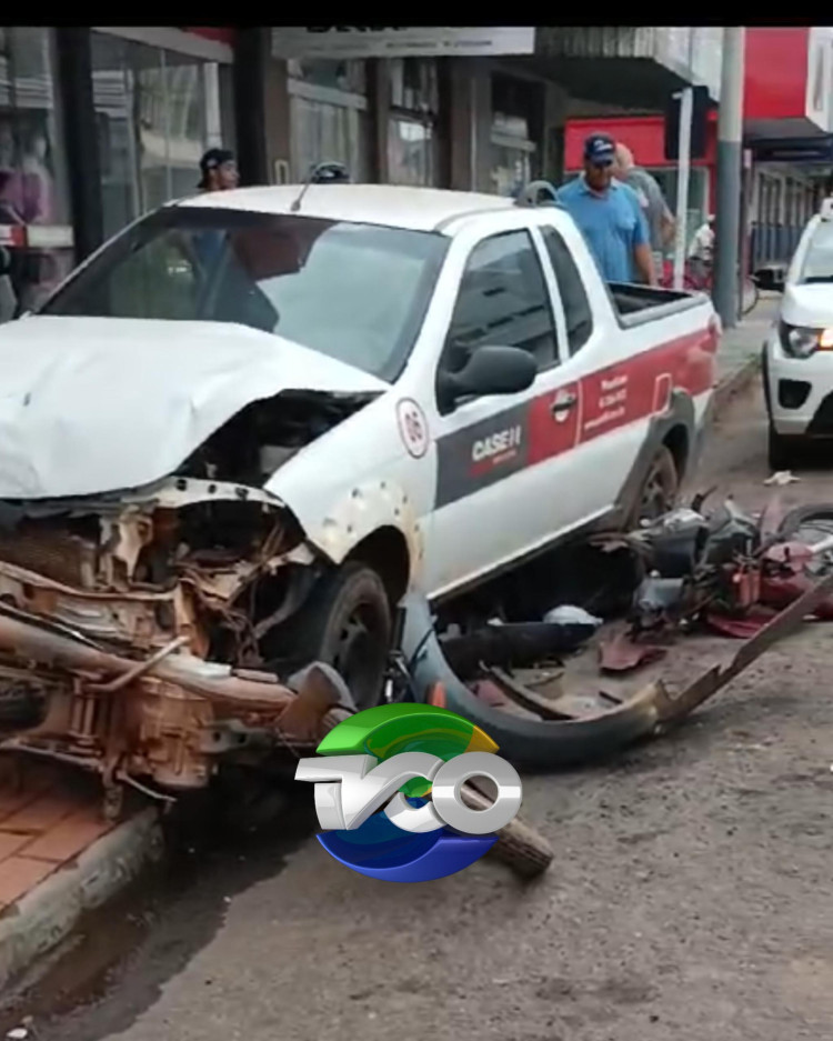 Motorista invade preferencial e colide com carro e duas motos em Pontes e Lacerda