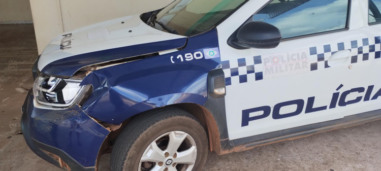 Durante fuga motociclista bate em viatura da PM, em Pontes e Lacerda