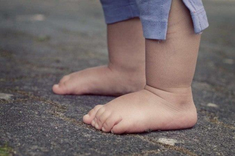 Homem que matou filho de um ano após asfixiar e bater cabeça de criança é condenado a 21 anos de prisão