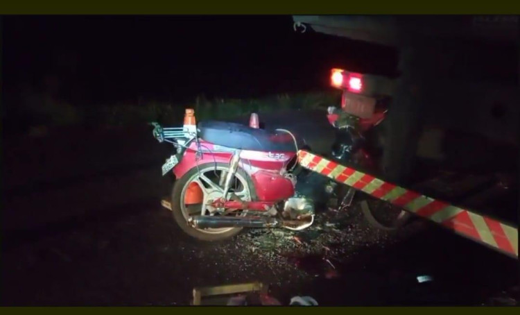 Conquista D'Oeste: Motociclista morre após colisão com caminhão
