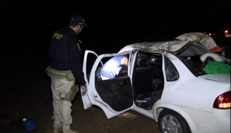 Carro capota com cinco pessoas da mesma família em Pontes e Lacerda