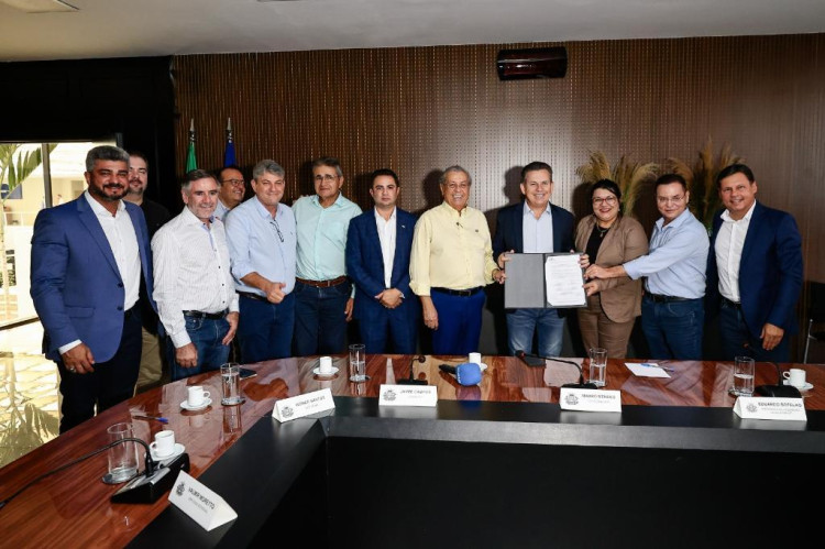 ESCRITURAS GRATUITAS:  Governo de MT firma parceria para regularizar mais de 10.300 imóveis na região Oeste do Estado