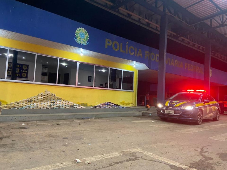 PRF apreende 152 kg de cloridrato e pasta base de cocaína escondida em van