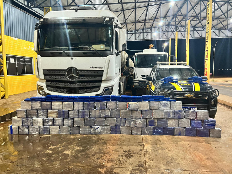 PRF apreende 438kg de cocaína em Comodoro-MT