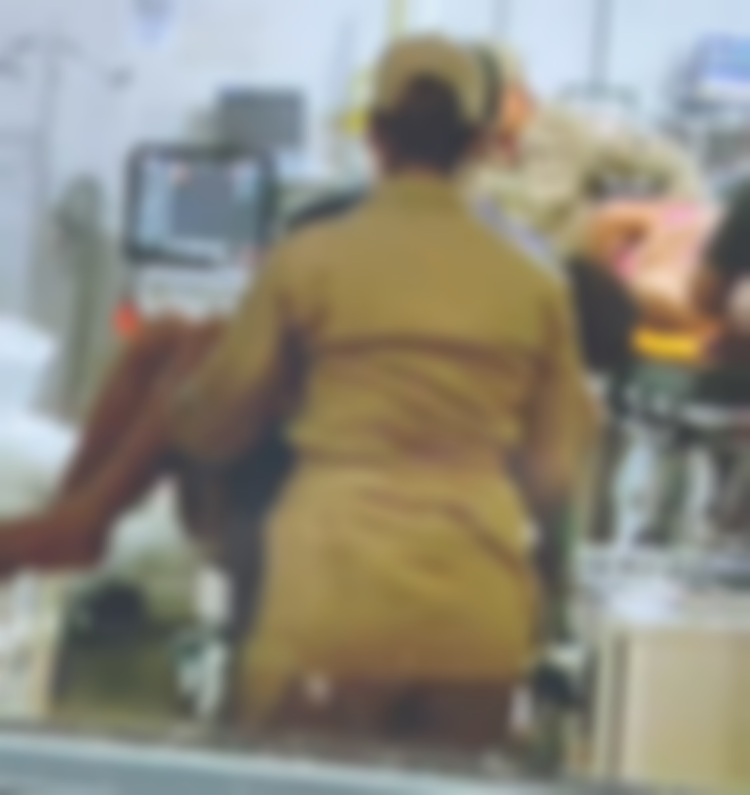 Bombeiros resgatam duas vítimas de afogamento