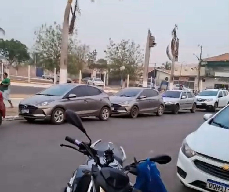 Adolescente desaparecido: Motoristas de aplicativos fizeram corridas gratuitas para levar voluntários à área de mata na manhã de hoje (03)