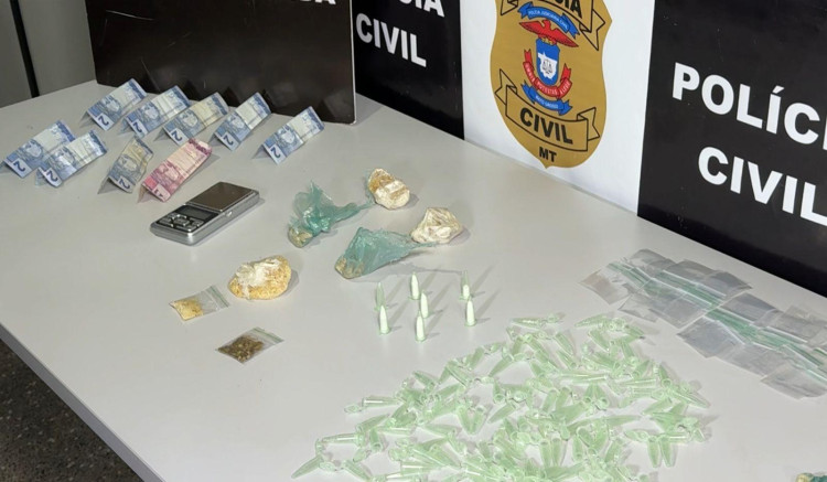 Polícia Civil prende duas pessoas com drogas no bairro Vila Iguaçú