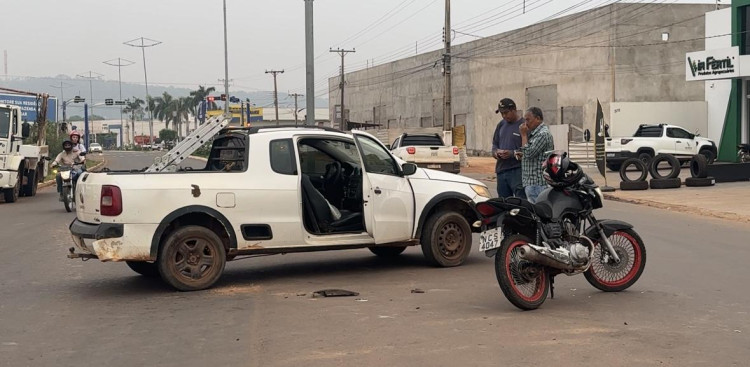 Após acidente de trânsito, motociclista é atendido pelo Corpo de Bombeiros