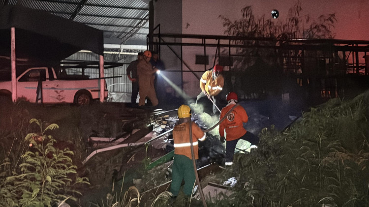 Fogo em vegetação mobiliza Corpo de Bombeiros  em Pontes e Lacerda