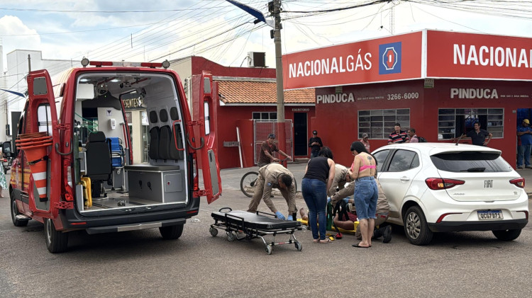 Após acidente, motociclista é atendido pelo corpo de Bombeiros