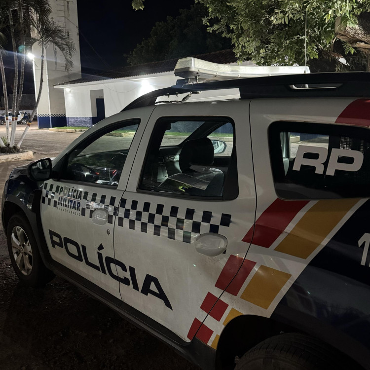 Jovem em surto causa confusão no Ginásio Larissa em Pontes e Lacerda
