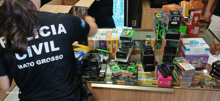 Polícia Civil e Procon Estadual combatem venda de cigarros eletrônicos