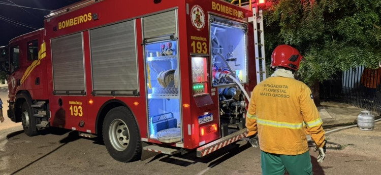 Suposto incêndio criminoso, residência é queimada em Pontes e Lacerda