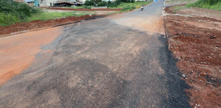 Asfalto cede em obra recém-inaugurada na Rua Rio Grande do Sul, mas problema é resolvido após denúncia