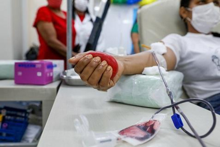 Com baixa no estoque, Hemocentro convoca voluntários para doarem sangue