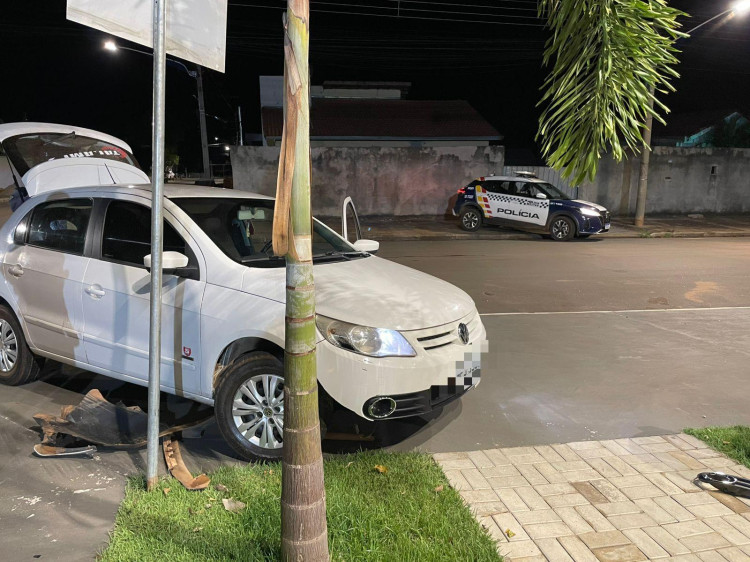 Roubo de veículo termina em perseguição e colisão em Pontes e Lacerda